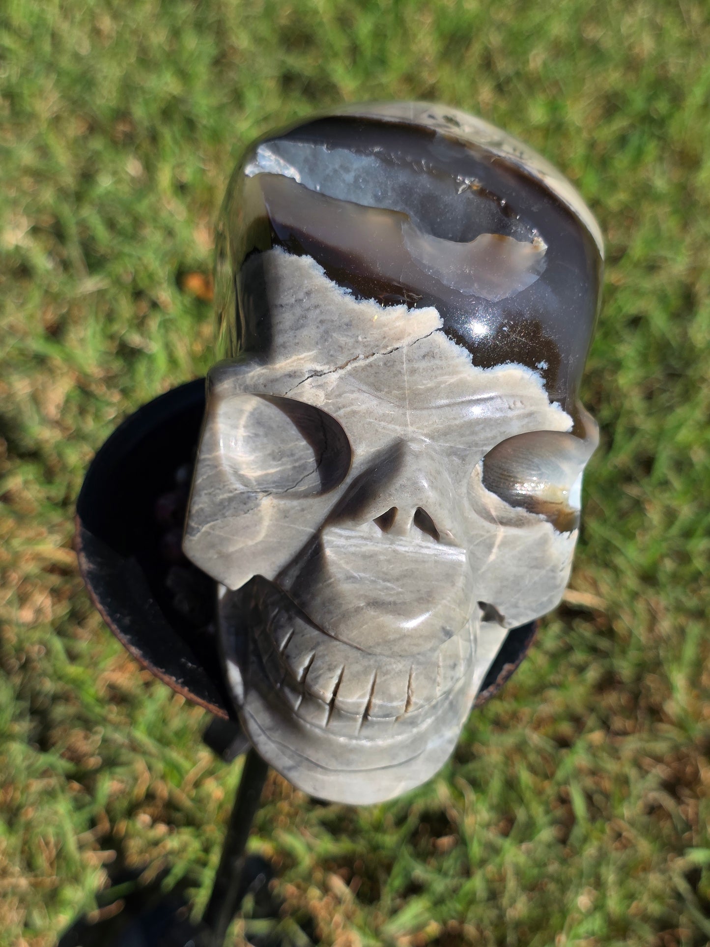 ๐ Volcano Agate Skull โ Fire Within (approx. 4 in, UV Reactive)