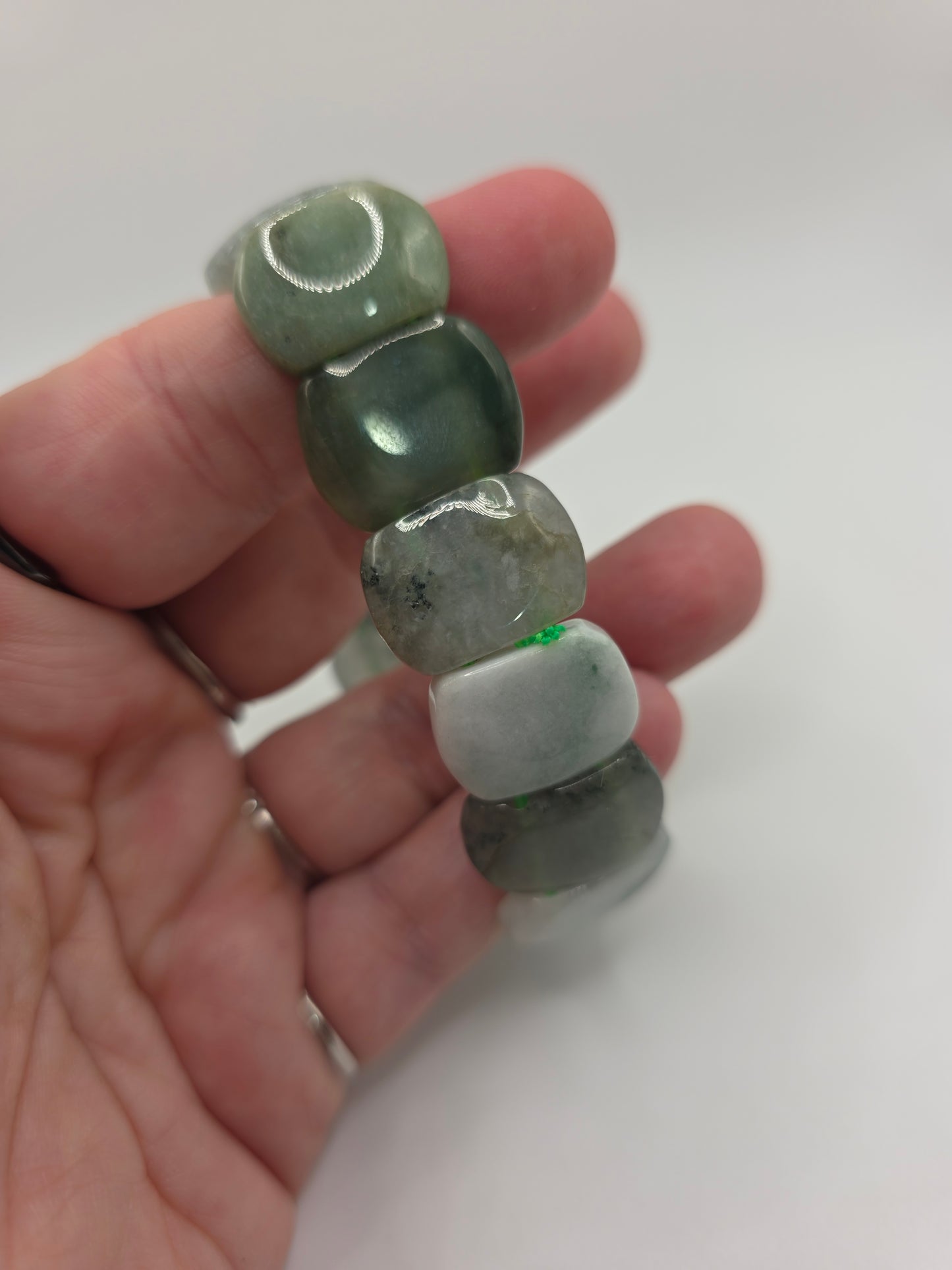 ๐ Jadeite Oval Bangle โ Verdant Harmony (Approx. 19 ร 14 ร 5 mm segments)