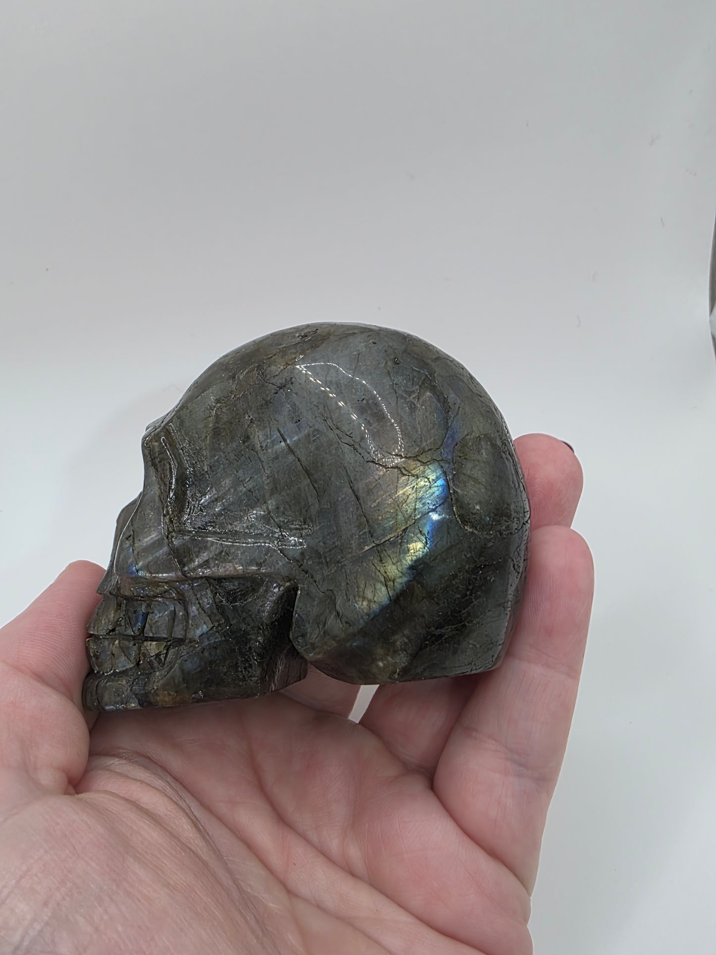 🌌 Labradorite Skull – Aurora’s Guardian (approx. 3 in)