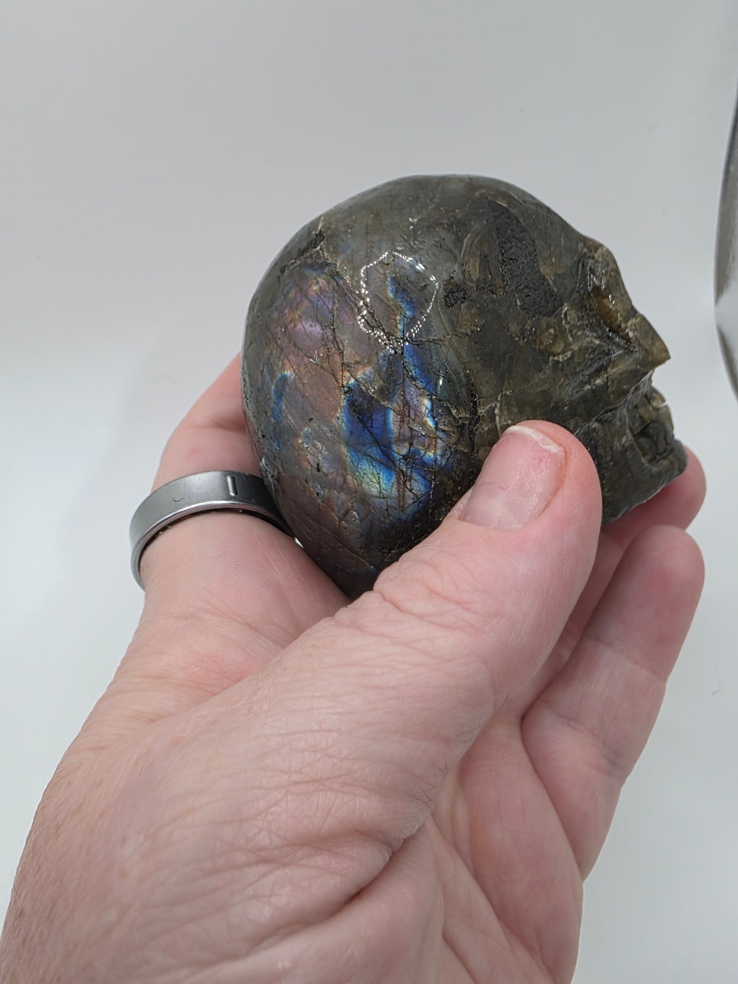 🌌 Labradorite Skull – Aurora’s Guardian (approx. 3 in)