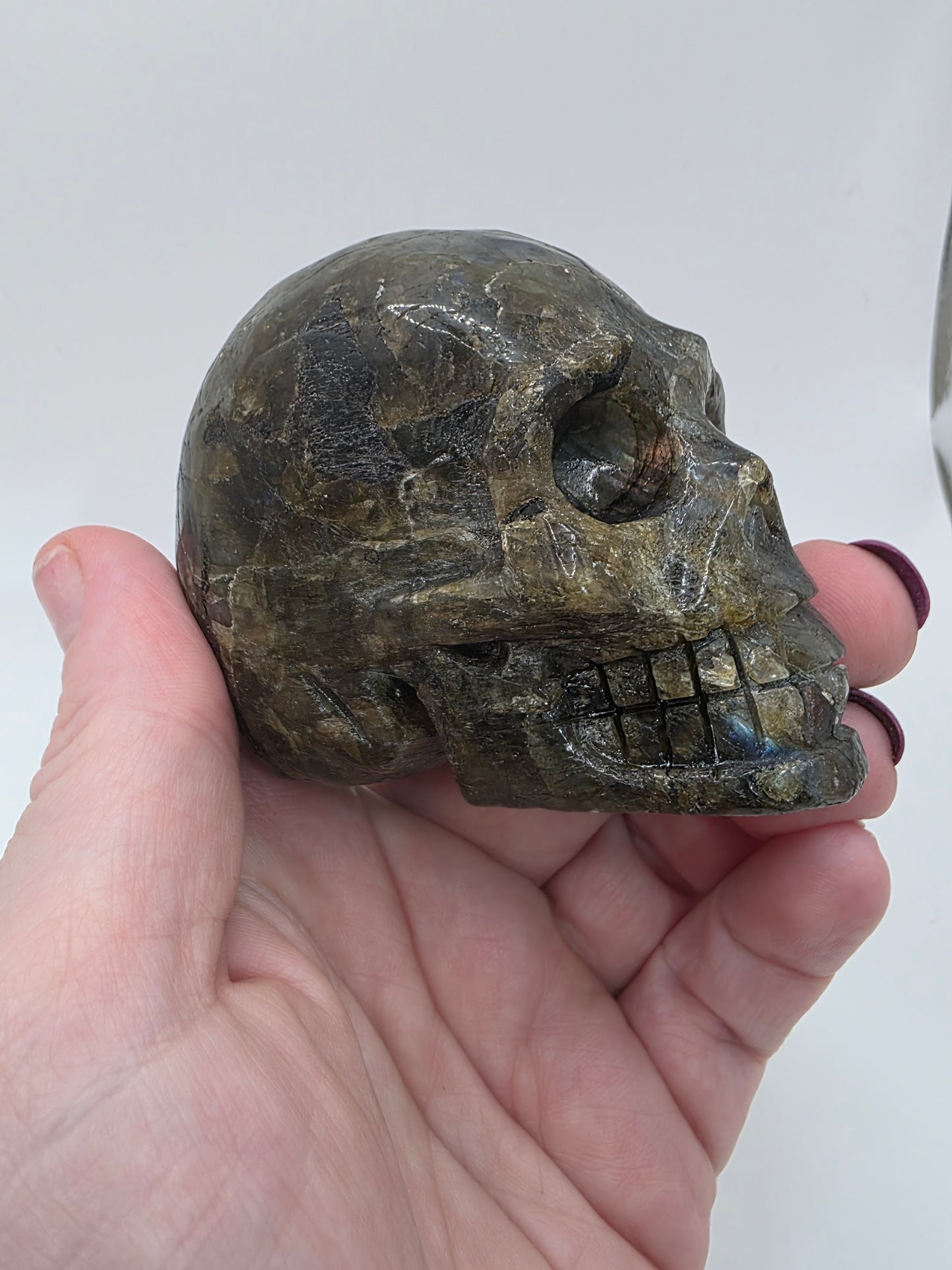 🌌 Labradorite Skull – Aurora’s Guardian (approx. 3 in)