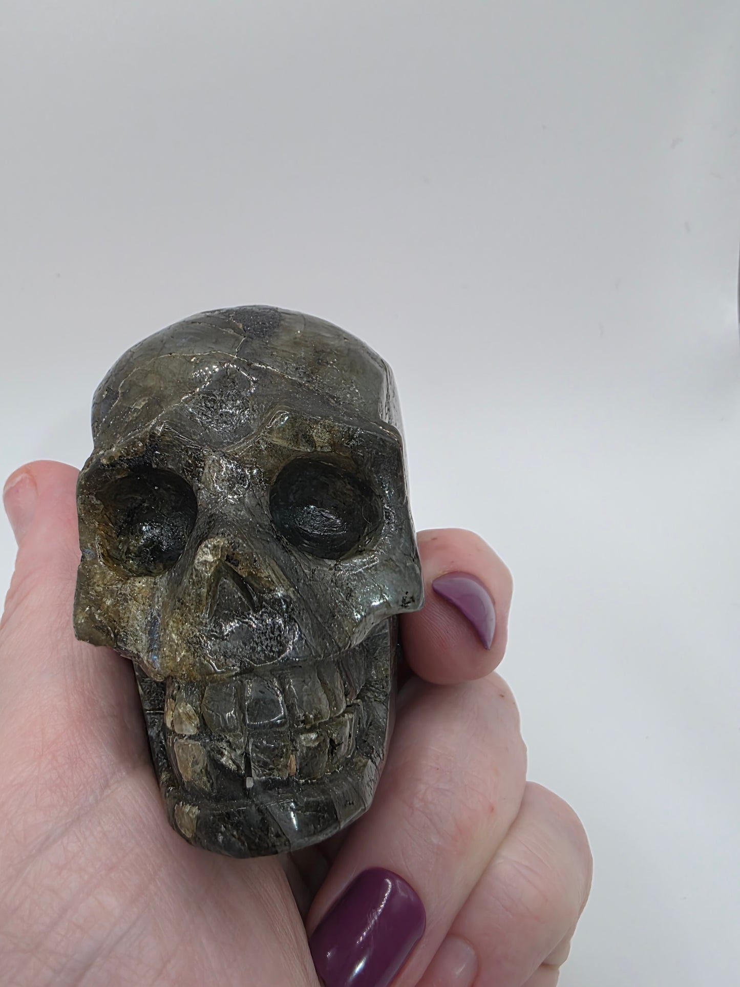 🌌 Labradorite Skull – Aurora’s Guardian (approx. 3 in)