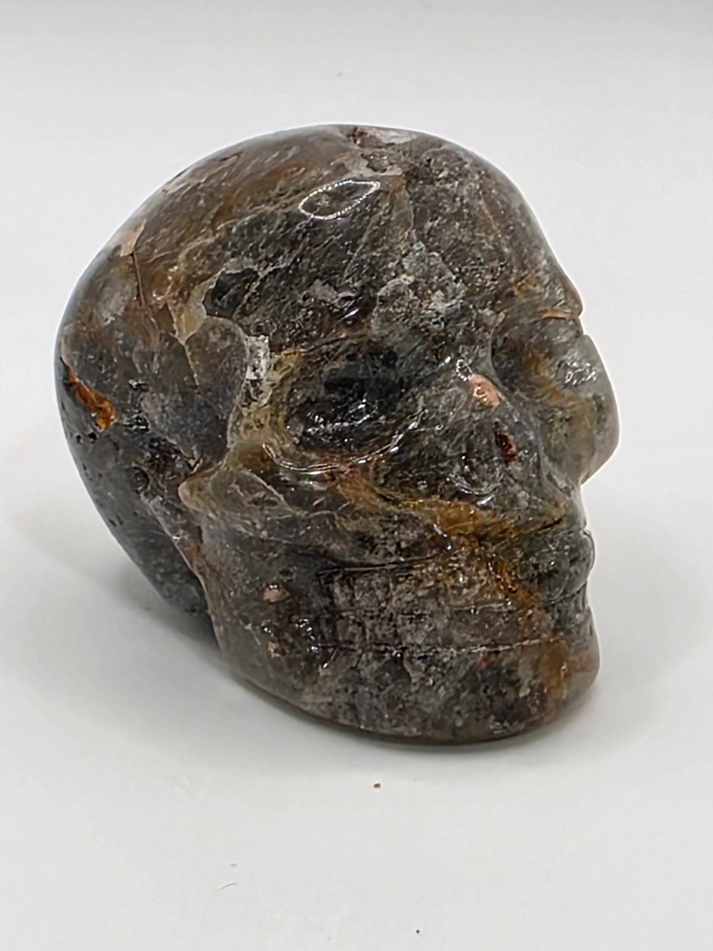 🌿 Garden Quartz Skull – Earth’s Timekeeper (approx. 2 in)