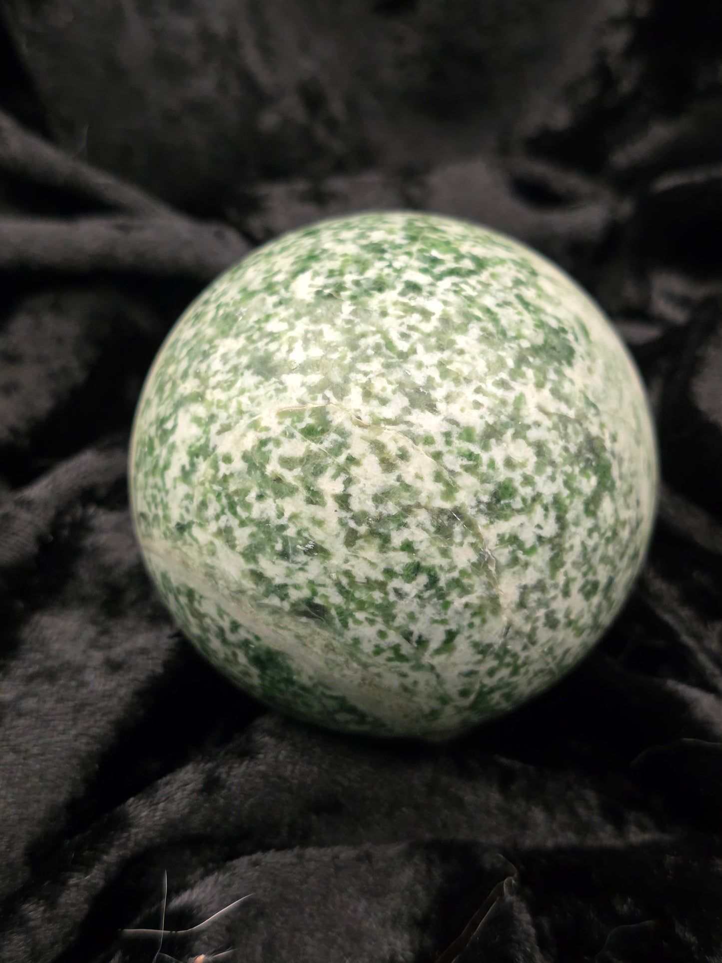 🌿 Moss Agate Sphere – Earth’s Patience (2.68 in, 507 g)