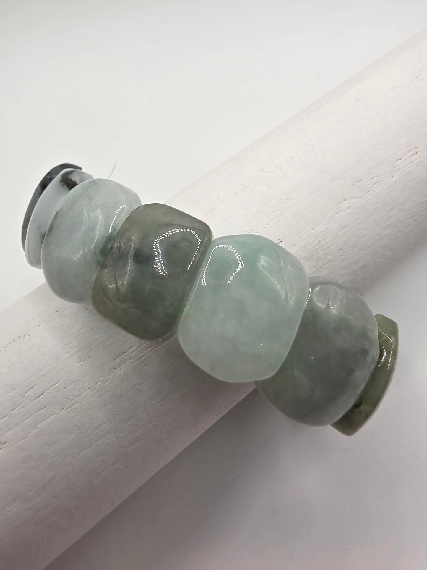 ๐ Jadeite Oval Bangle โ Verdant Harmony (Approx. 19 ร 14 ร 5 mm segments)