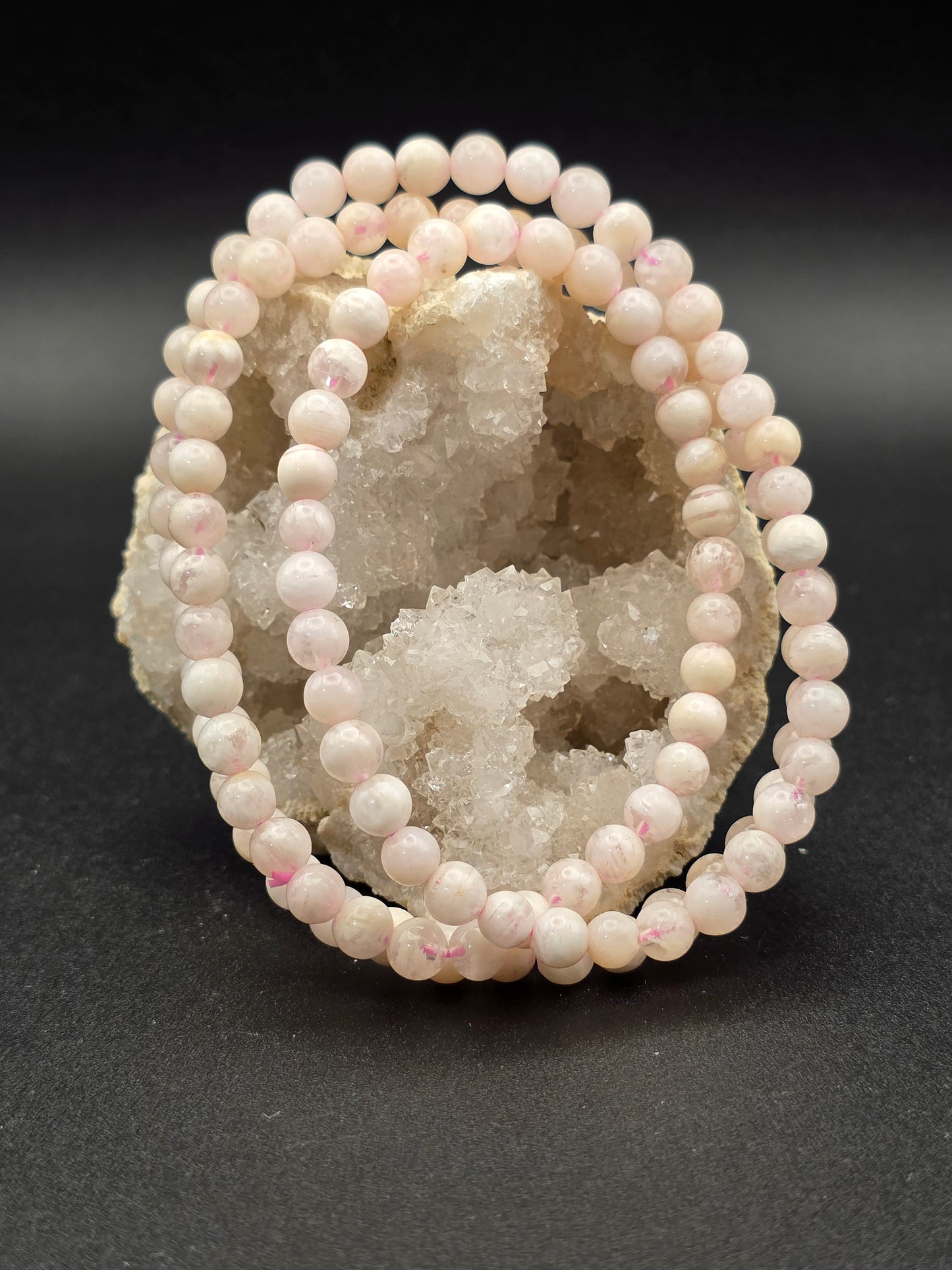 ❄️ Snowflake Phantom Quartz Triple Wrap – Frozen Light (6mm)