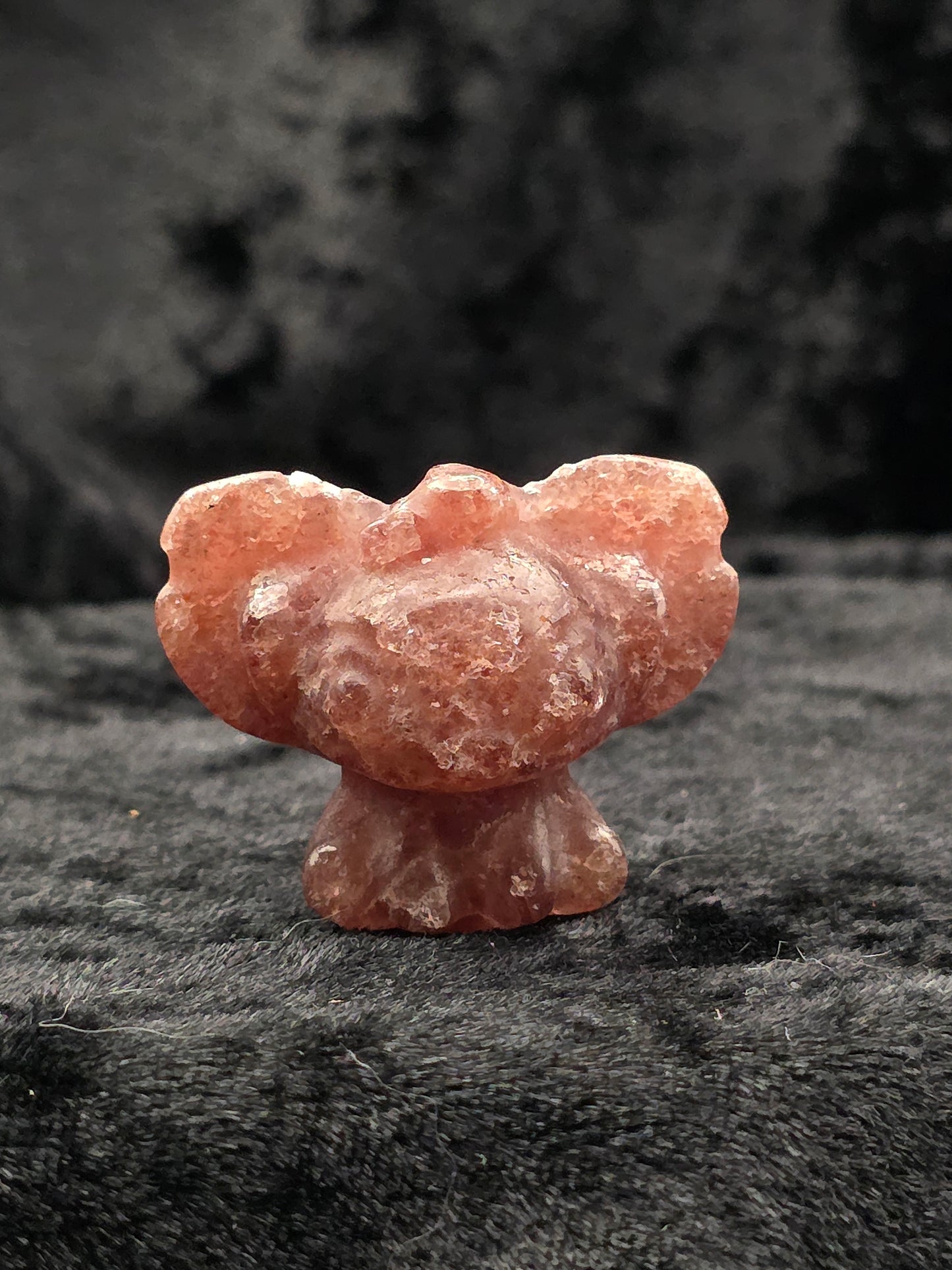 🍓 Strawberry Quartz “Cartoon Alien Buddy” Mini Carving