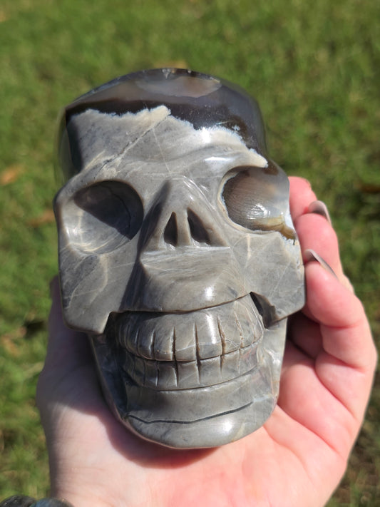 🌋 Volcano Agate Skull – Fire Within (approx. 4 in, UV Reactive)