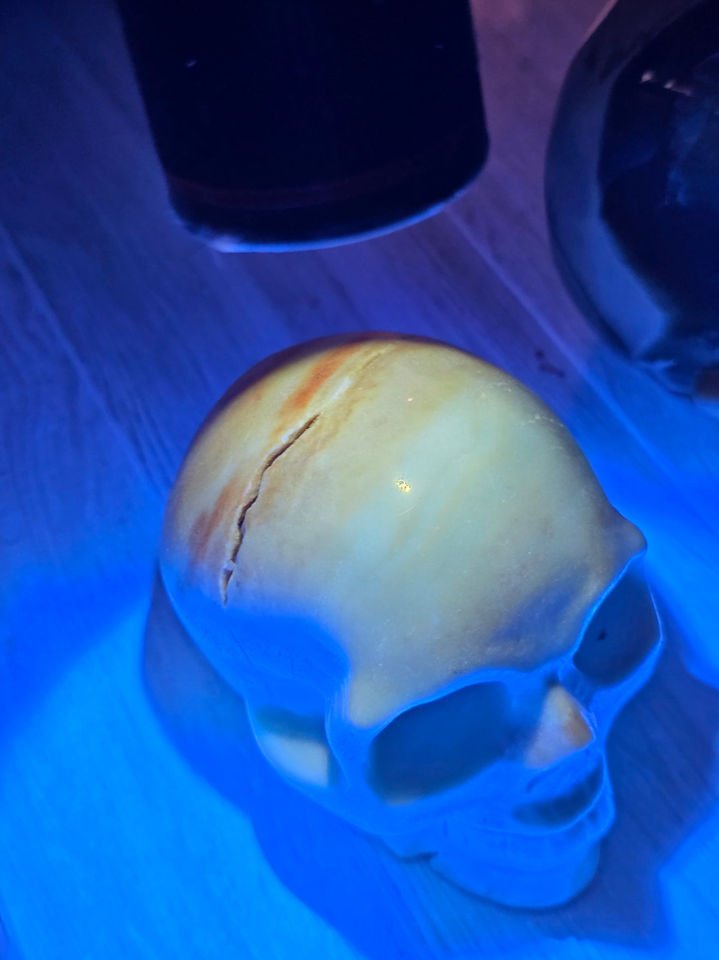 🌴 Caribbean Calcite Skull – Ocean Dreamer (approx. 3.5 in, UV Reactive)