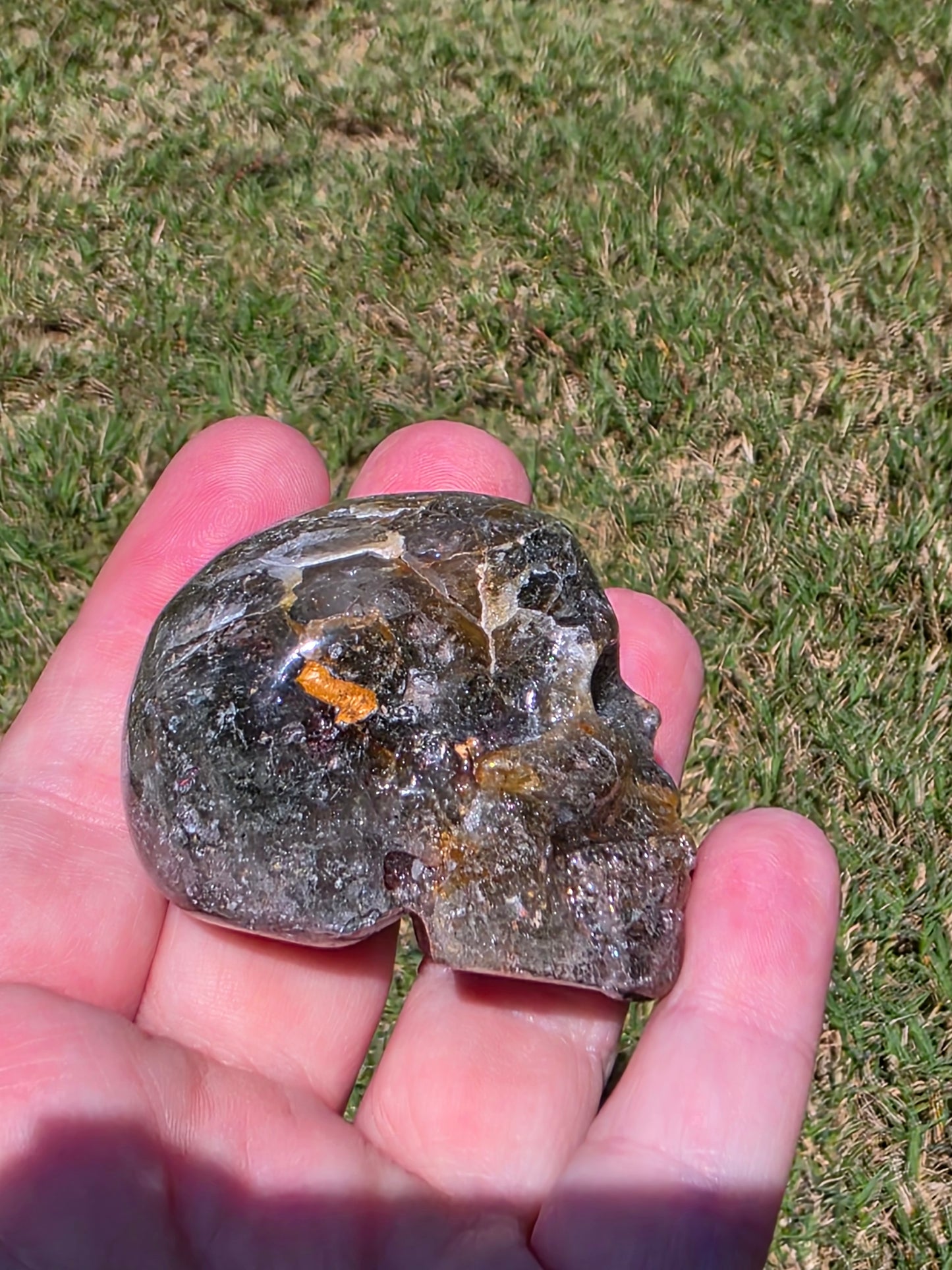 🌿 Garden Quartz Skull – Earth’s Timekeeper (approx. 2 in)