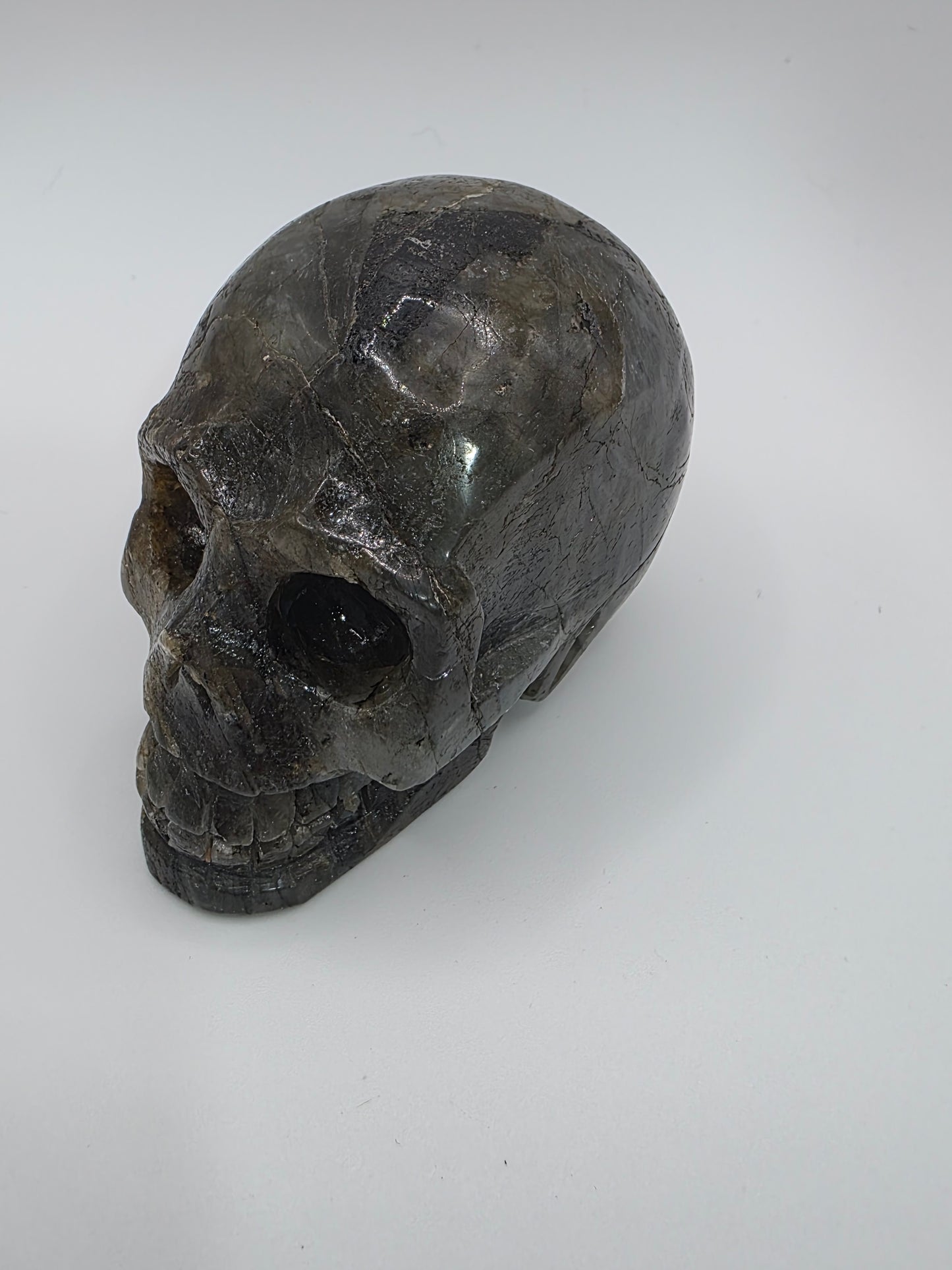 🌌 Labradorite Skull – Aurora’s Guardian (approx. 3 in)