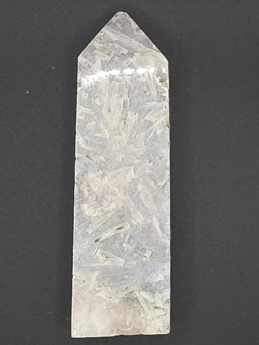 🌸 White Flower Agate Tower – Petal Serenity (4.5") (Flawed Beauty)