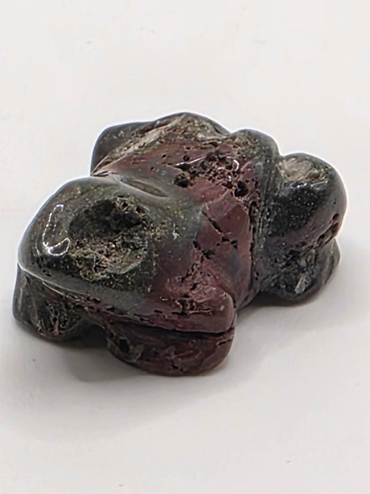 🩸 Dragon Blood Frog Mini Carving — Vitality & Courage (1.5")