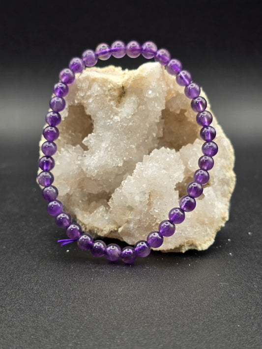 💜 Amethyst Bracelet – Intuition & Calm (6mm)