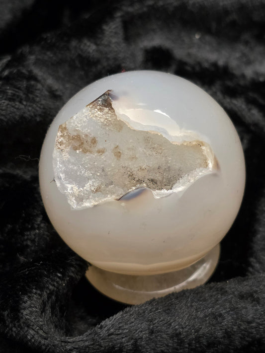 🤎 Druzy Agate Sphere – Sparkle & Shield (1.59 in)