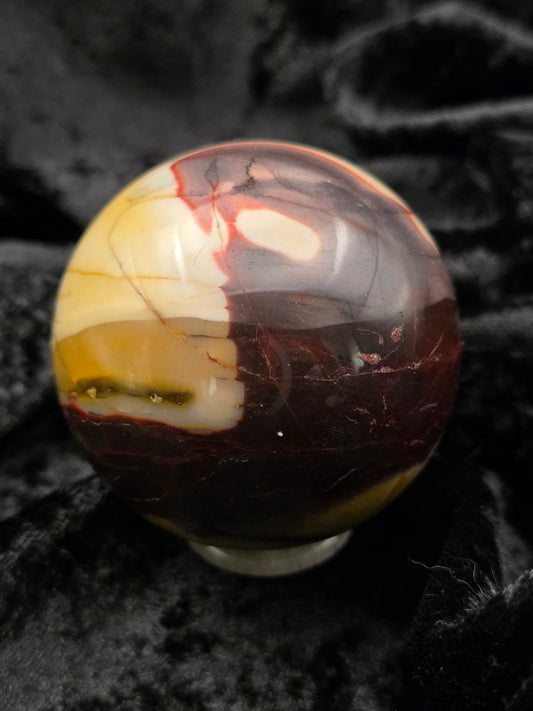 🌄 Mookaite Jasper Sphere – Spirit of the Outback (2.44 in, 326 g)