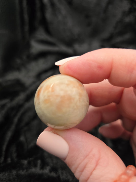 🌙 Moonstone Sphere – Tiny Lunar Glow (1.05 in, 27 g)