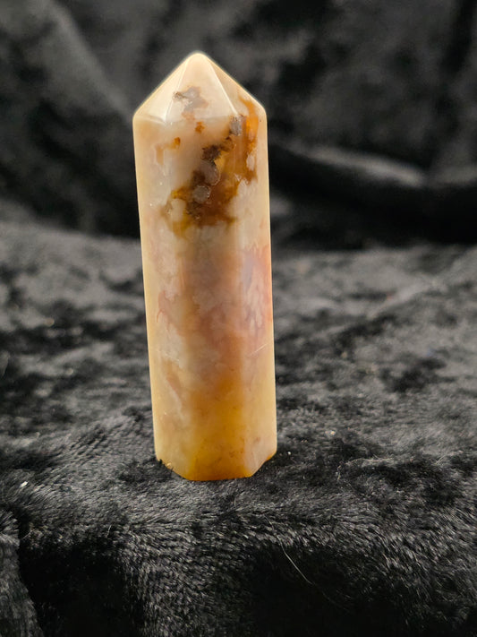 🌸 Flower Agate Tower – Blooming Spirit (2 in)