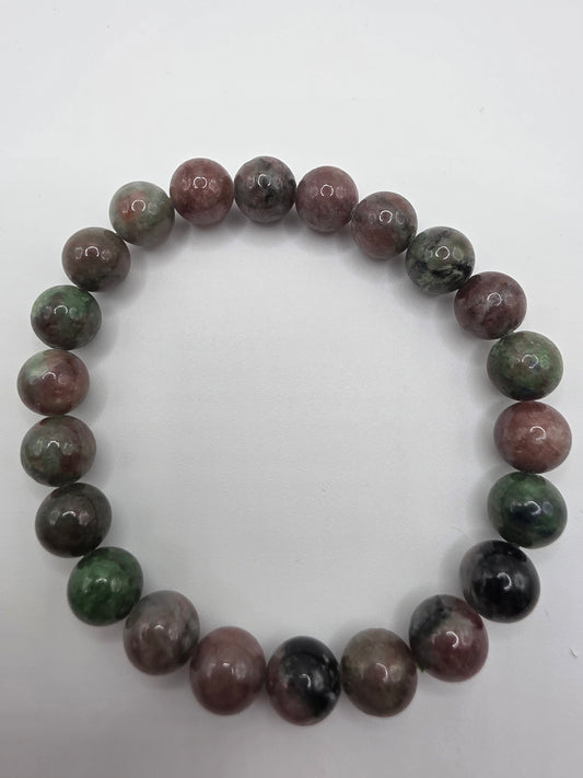 💚 Green Garnet Bracelet – Nature’s Spark (8mm)