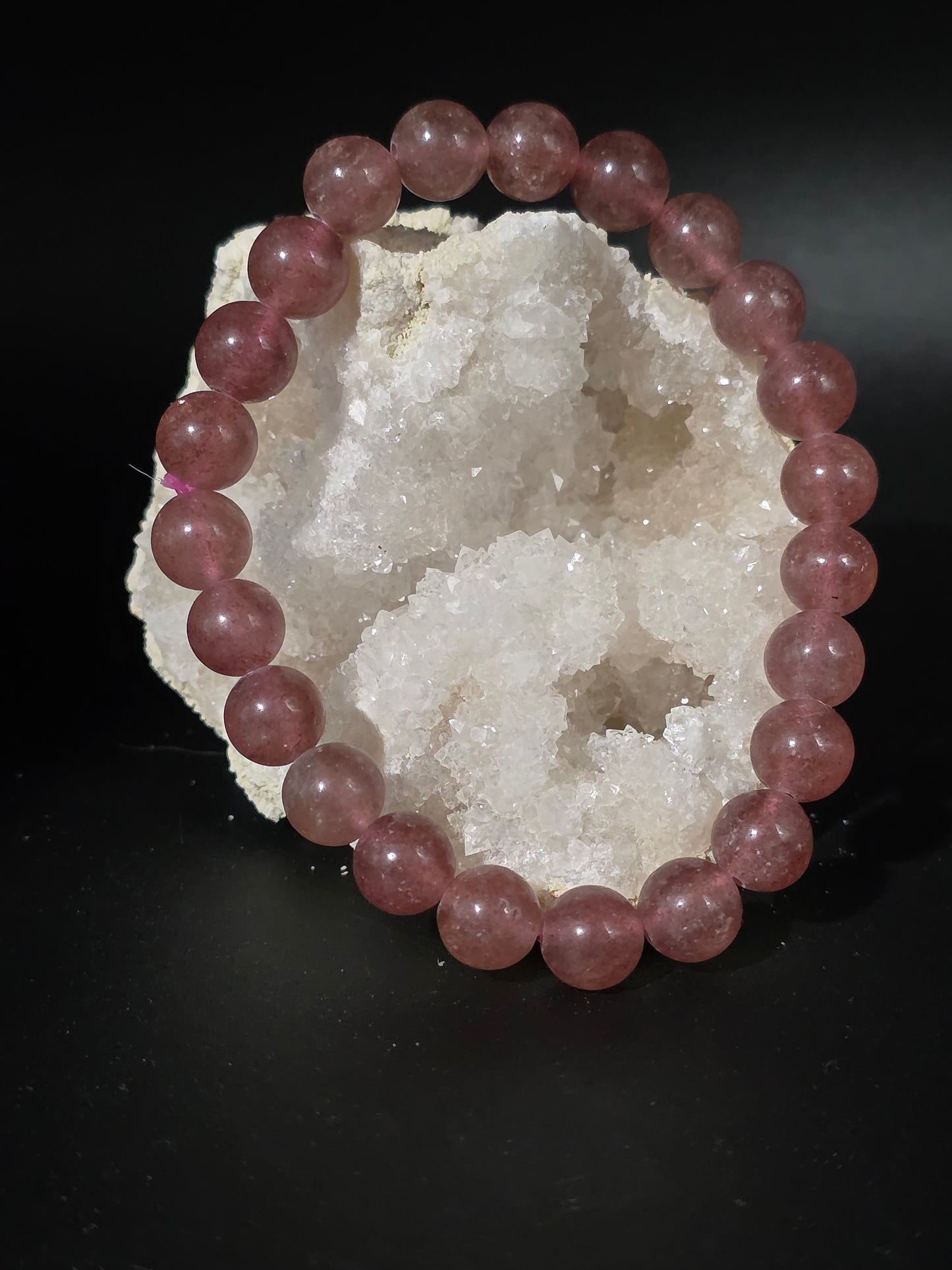 🍓 Strawberry Quartz Bracelet – Heart Glow (8mm)