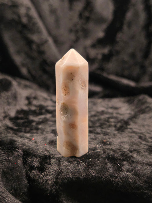 🌸 Flower Agate Tower – Blossomed Dreams (2 in)