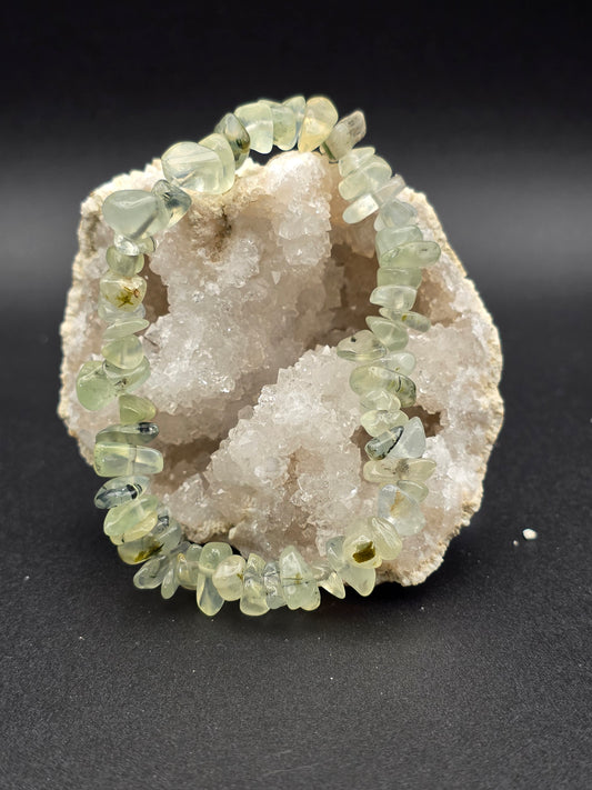 🍃 Prehnite Chip Bracelet – Calm Flow