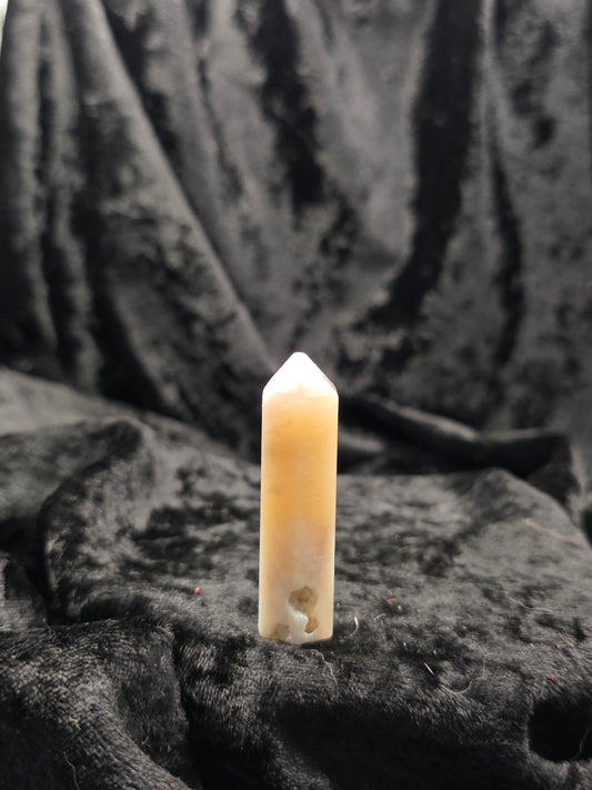 🌸 Flower Agate Tower – Tender Bloom (2 in)
