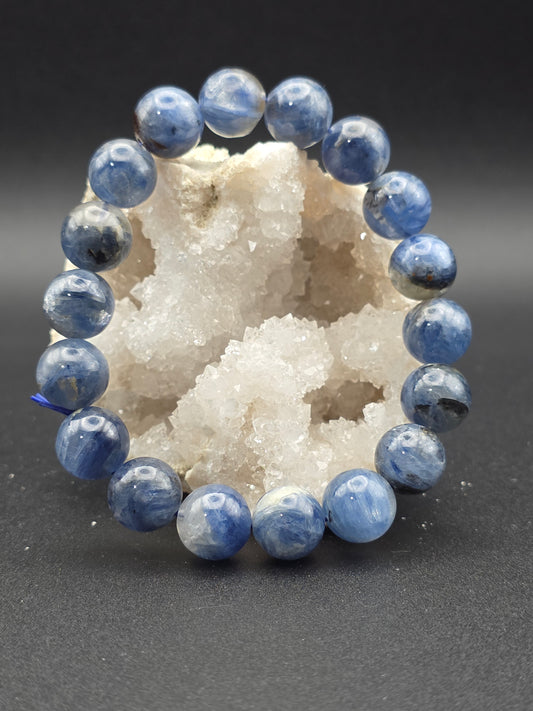 🔷 Kyanite Bracelet – Energy Alignment (10mm)