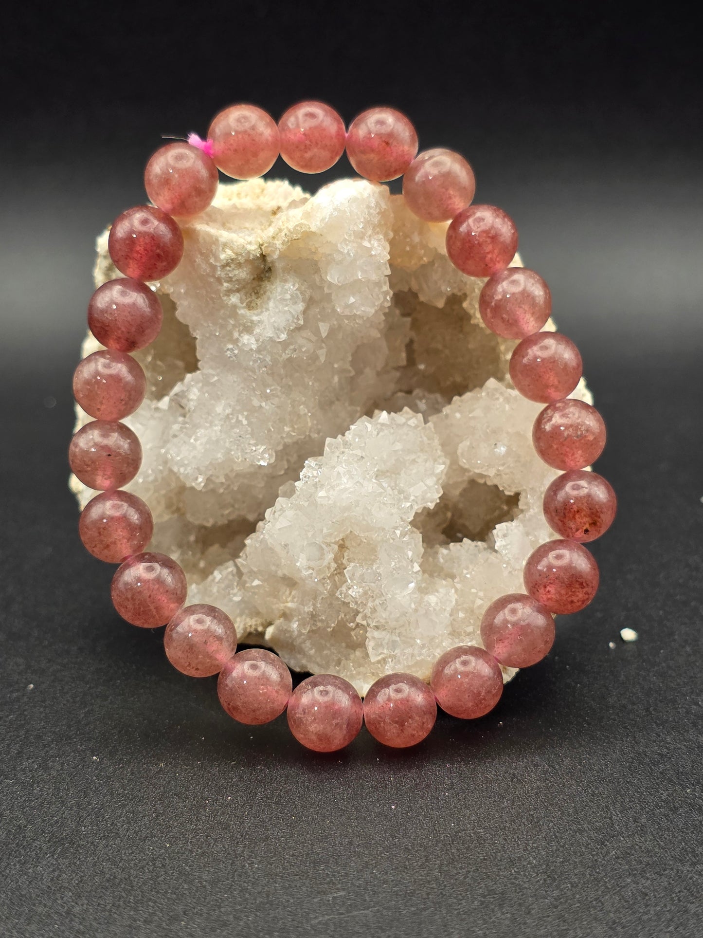 🍓 Strawberry Quartz Bracelet – Heart Glow (8mm)